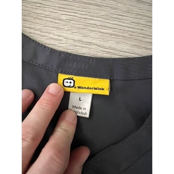 EUC Wonder Wink Gray scrub top w circular pattern imprinted sz large nursing - Picture 5 of 6